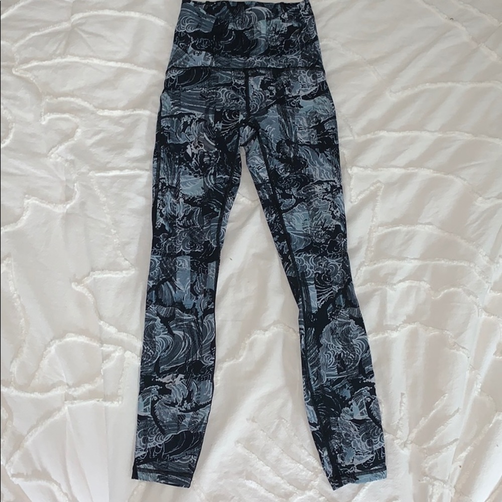 mesh patterned lulu lemon leggings